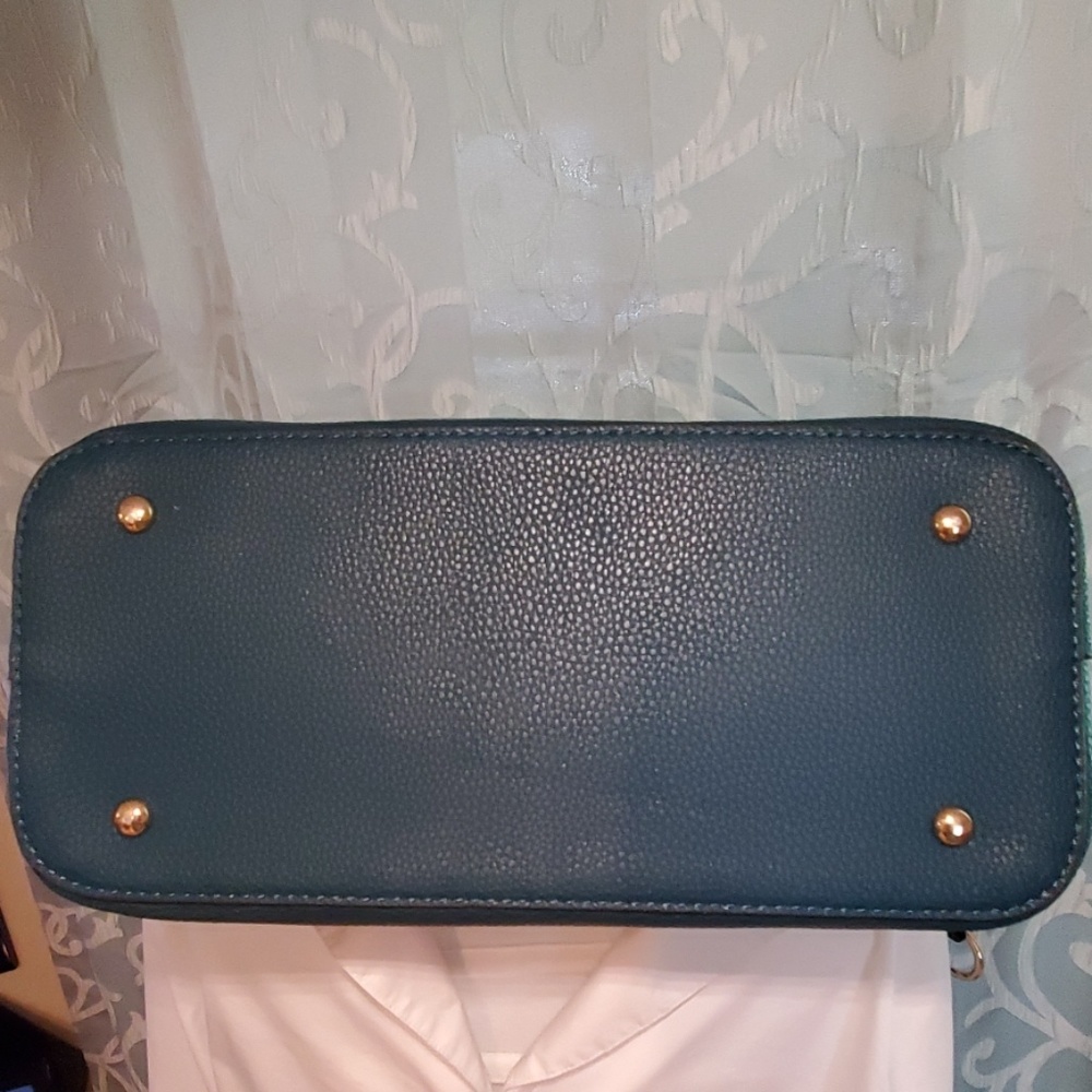 Shoulder Purse - Picture 2 of 8